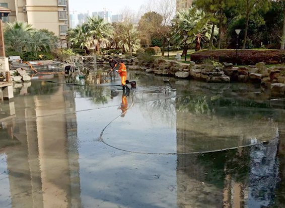 西城景观池淤泥清理