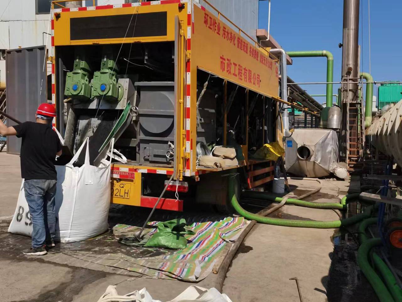 西城淤泥压干处理